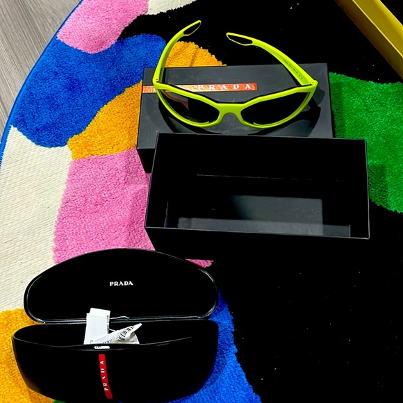 Brand new sun glasses for men 100% authentic solid and very comfortable - Picture 1 of 10